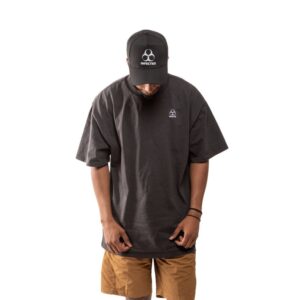 Camiseta Iron Cathedral — Black Mass — foto demo de Pexels